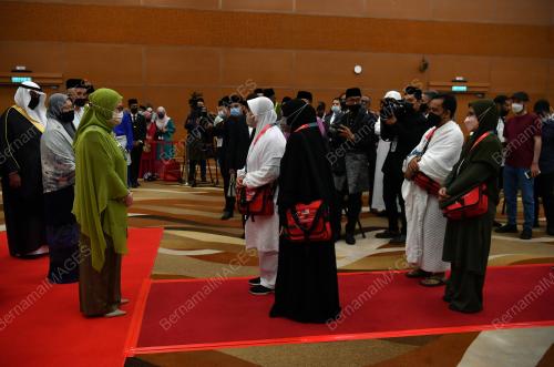 TUNKU HAJAH AZIZAH AMINAH MAIMUNAH ISKANDAR