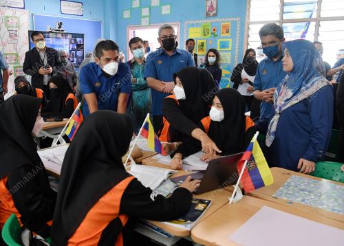 DATUK DR RADZI JIDIN