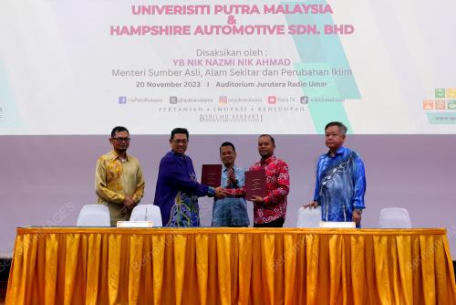 NIK NAZMI NIK AHMAD