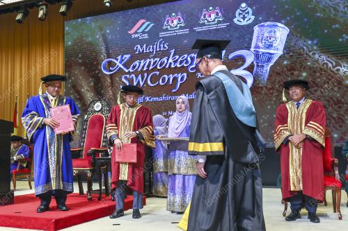 DATUK M NOOR AZMAN TAIB