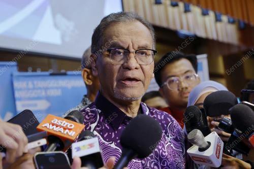 DATUK SERI DR DZULKEFLY AHMAD