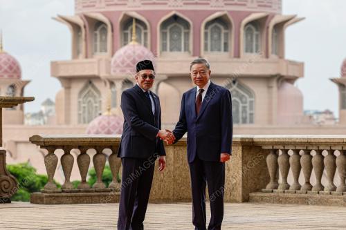 DATUK SERI ANWAR IBRAHIM