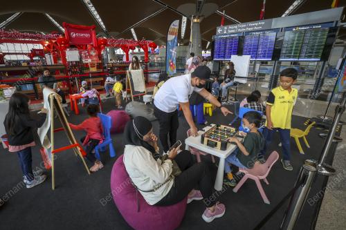 RIADAH TAHUN BAHARU CINA