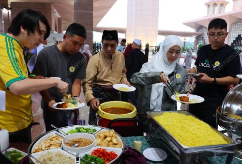 MASJID PUTRA - IFTAR BERSAMA BUKAN ISLAM