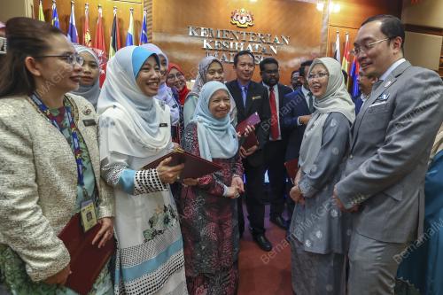 DR ZALIHA MUSTAFA