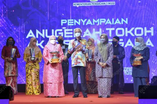 DATUK SERI ISMAIL SABRI YAAKOB