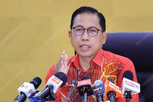 DATUK AZMAN ADNAN