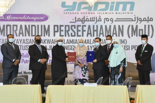 DATUK DR NORAINI AHMAD