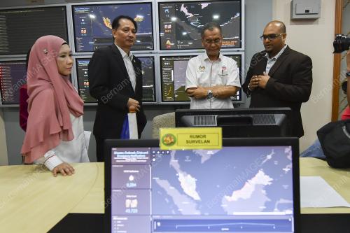 DATUK SERI DR DZULKEFLY AHMAD