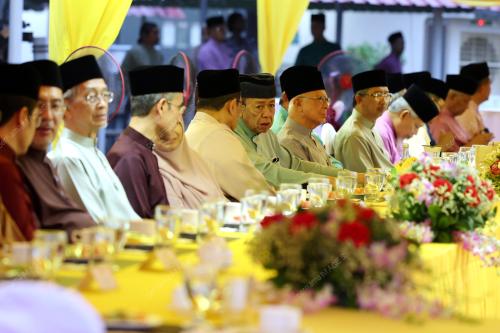 SULTAN SHARAFUDDIN IDRIS SHAH