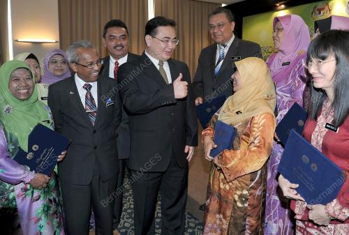 DATUK DR WEE KA SIONG