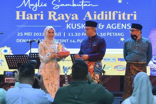 TAN SRI NOH OMAR