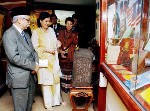 TUANKU MUHRIZ IBNI ALMARHUM TUANKU MUNAWIR