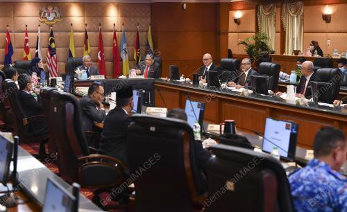 DATUK SERI MOHD REDZUAN MD YUSOF