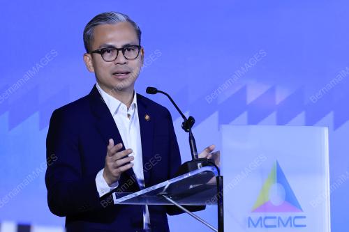 FAHMI FADZIL