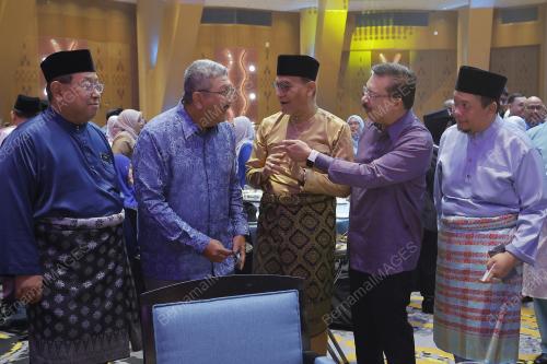 DATUK SERI DR DZULKEFLY AHMAD