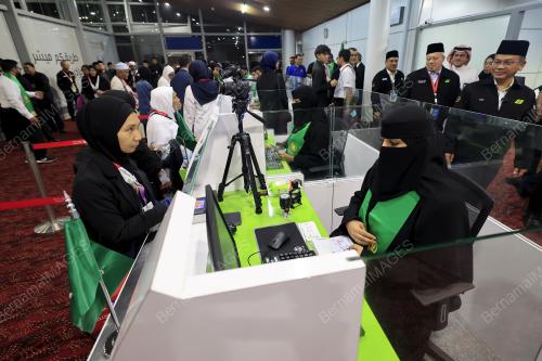 DATUK DR MOHD NA'IM MOKHTAR