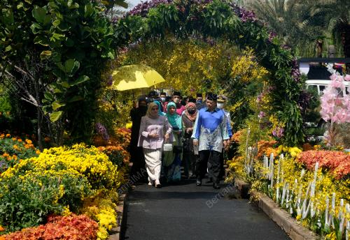 TUNKU HAJAH AZIZAH AMINAH MAIMUNAH ISKANDARIAH