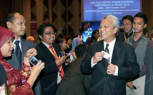 AHMAD HUSNI HANADZLAH