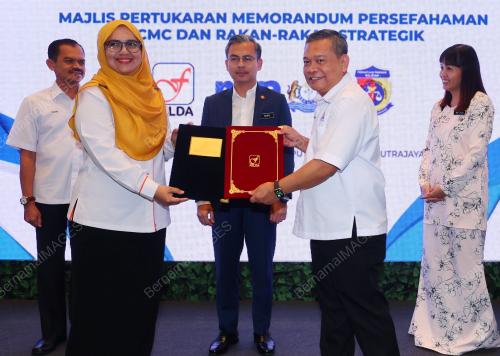 FAHMI FADZIL