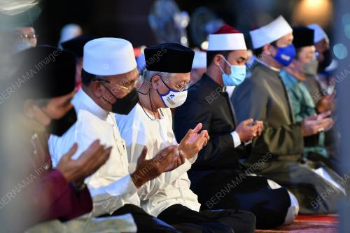 DATUK SERI ISMAIL SABRI YAAKOB