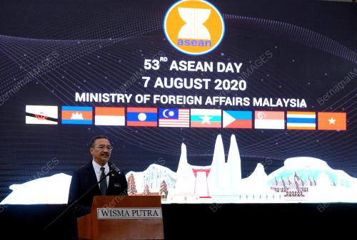 DATUK SERI HISHAMMUDDIN TUN HUSSEIN