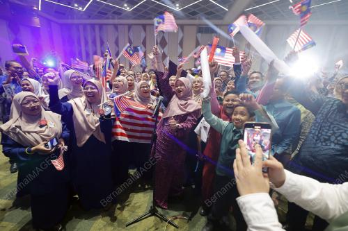 FADHLINA SIDEK