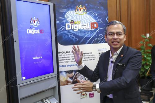 FAHMI FADZIL