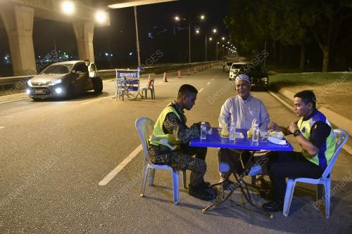 PETUGAS BARISAN HADAPAN KESELAMATAN BERSAHUR