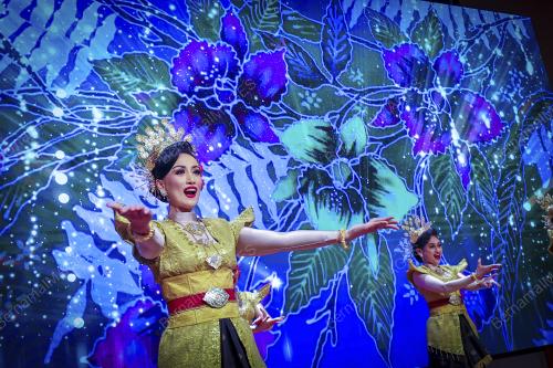 KLN TERIMA BUSANA TRADISIONAL MALAYSIA