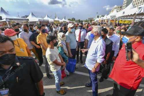 DATUK SERI ISMAIL SABRI YAAKOB