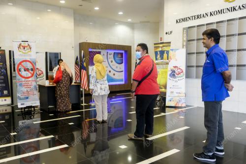 PENJAWAT AWAM BERTUGAS SEMASA PKPB
