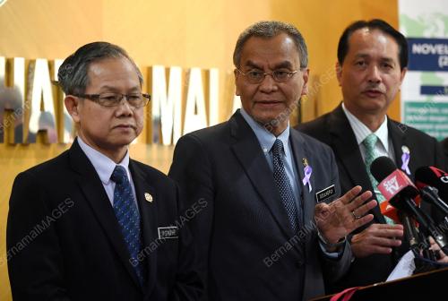 DATUK SERI DR DZULKEFLY AHMAD
