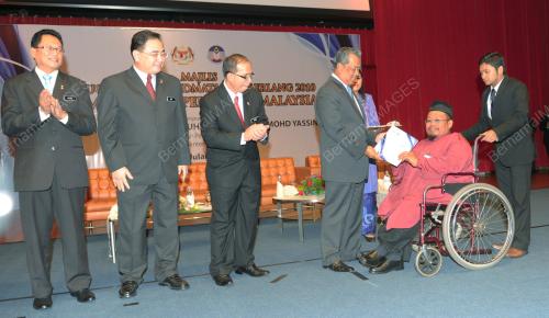 TAN SRI MUHYIDDIN YASSIN