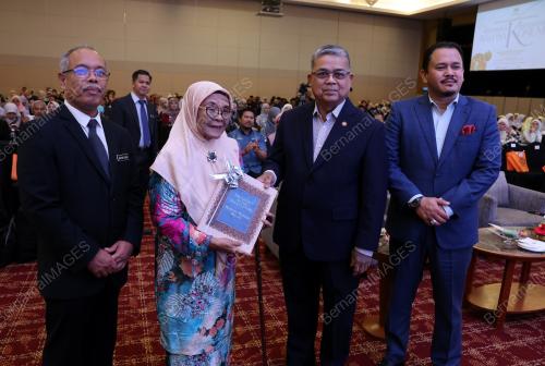 DATUK AARON AGO DAGANG