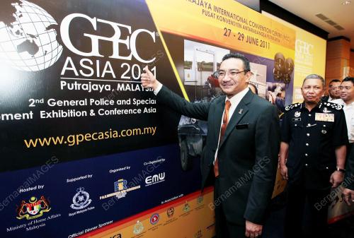 DATUK SERI HISHAMUDDIN TUN HUSSEIN