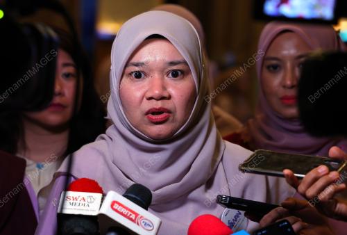 FADHLINA SIDEK