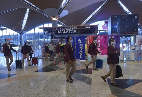 PASUKAN PELAYARAN NEGARA BERLEPAS KE TOKYO