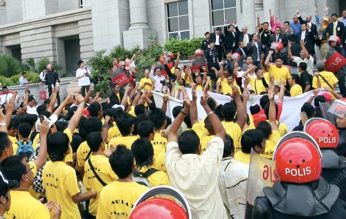 KEPUTUSAN MENTERI BESAR PERAK