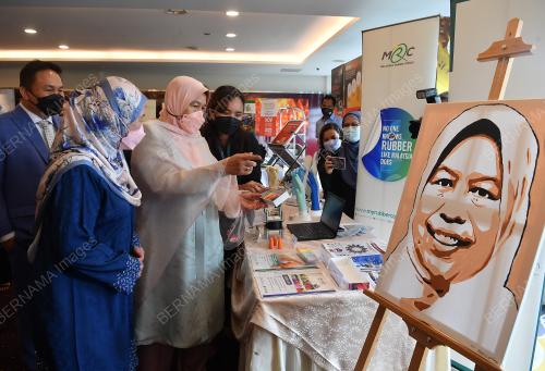 DATUK ZURAIDA KAMARUDDIN