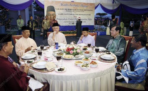 MOHD NAJIB TUN ABDUL RAZAK