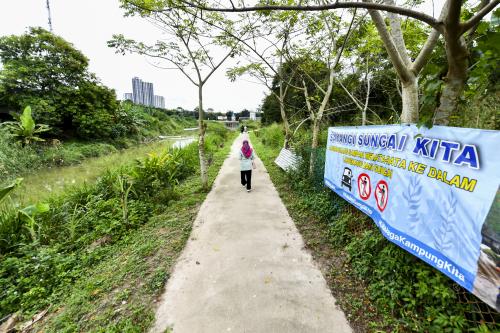 GOTONG ROYONG BERSIHKAN SUNGAI AIR HITAM