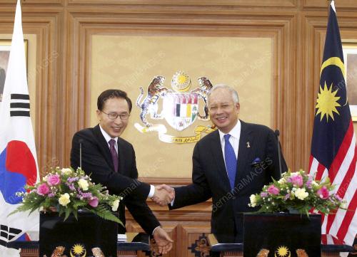 MOHD NAJIB TUN ABDUL RAZAK