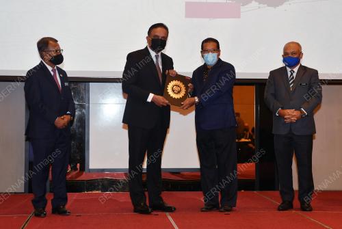 DATUK SERI REEZAL MERICAN NAINA MERICAN
