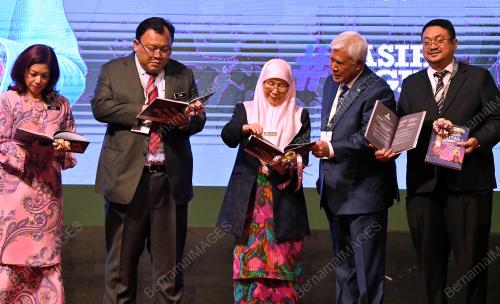 DATUK SERI DR WAN AZIZAH WAN ISMAIL