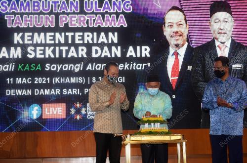 DATUK SERI TUAN IBRAHIM TUAN MAN