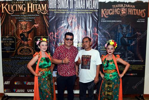 TEATER KUCING HITAM