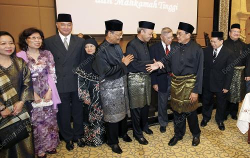 ANGKAT SUMPAH HAKIM