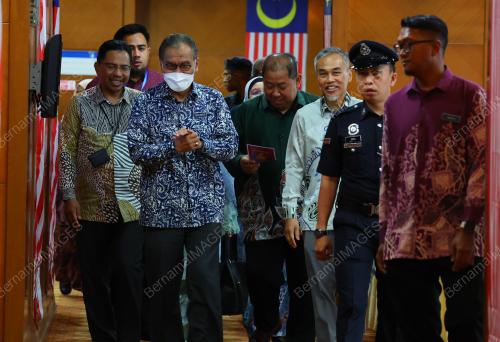 DATUK SERI DR DZULKEFLY AHMAD