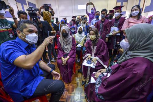 DATUK DR MOHD RADZI MD JIDIN